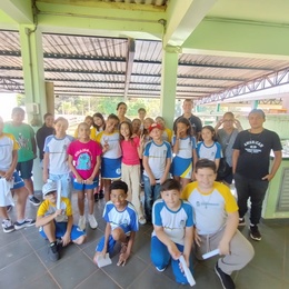 ALUNOS DA EMEF NILSE DE FREITAS DURANTE AS VISITAS
