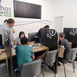 Em seu primeiro dia de atendimento presencial, a Ourinhos Saneamento recebeu vários clientes em sua nova loja