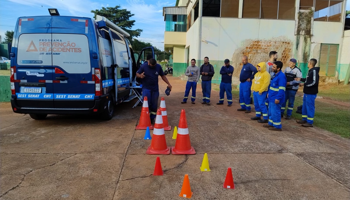Ourinhos Saneamento promove ação de conscientização de segurança no trânsito