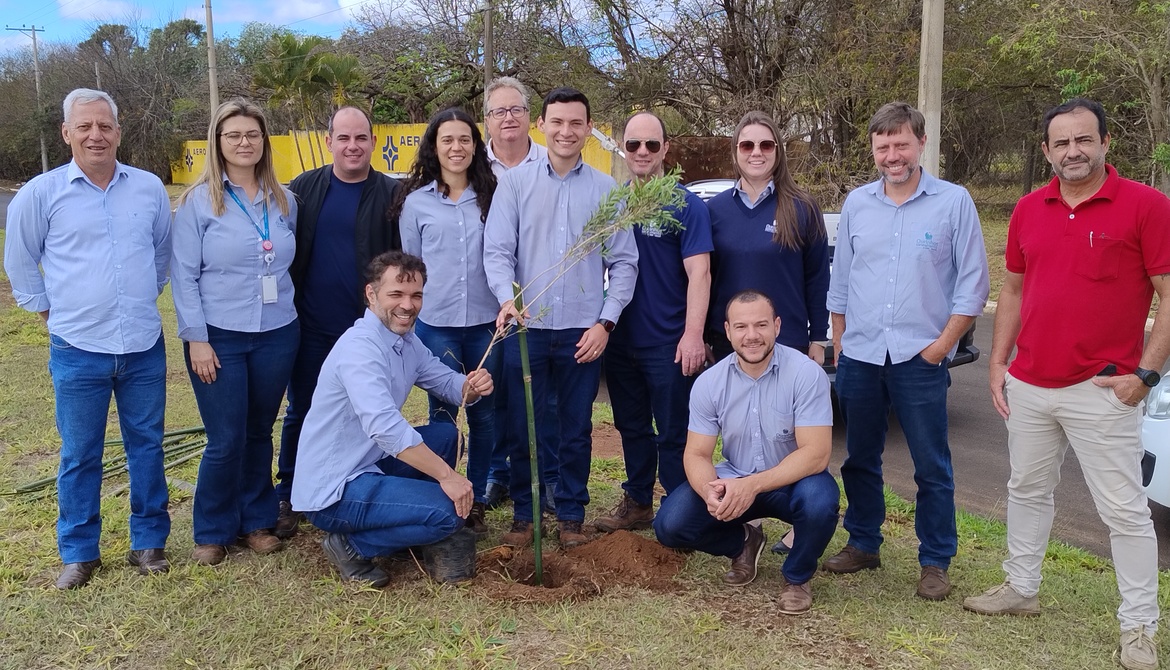 Ourinhos Saneamento celebra o Dia da Árvore com plantio de mudas em parceria com a Secretaria de Meio Ambiente